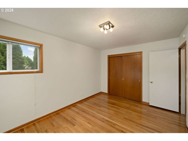 12115 Ne FREMONT St, Portland, OR 97220