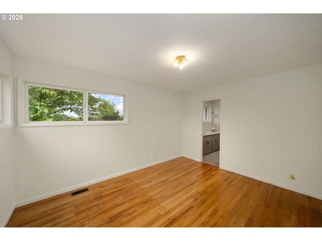 12115 Ne FREMONT St, Portland, OR 97220