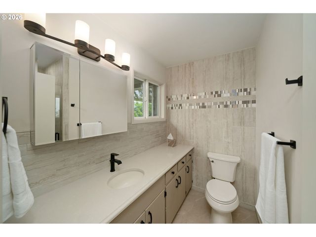 12115 Ne FREMONT St, Portland, OR 97220