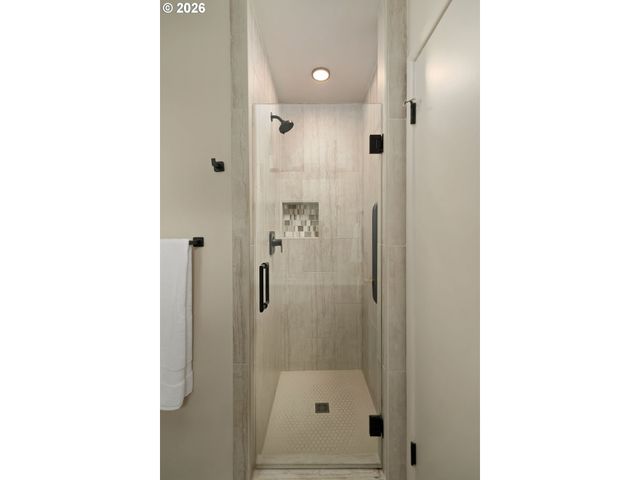 12115 Ne FREMONT St, Portland, OR 97220