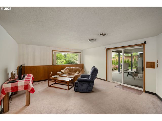 12115 Ne FREMONT St, Portland, OR 97220