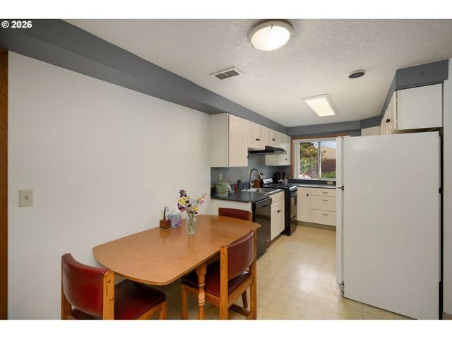12115 Ne FREMONT St, Portland, OR 97220