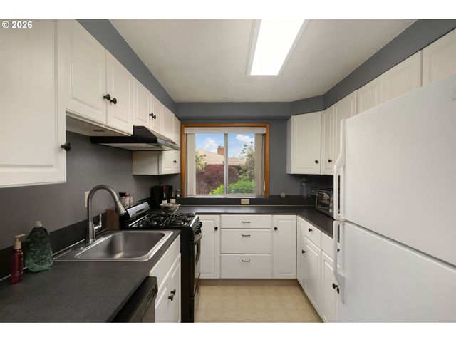 12115 Ne FREMONT St, Portland, OR 97220