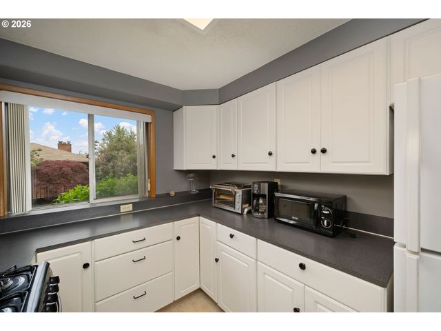 12115 Ne FREMONT St, Portland, OR 97220