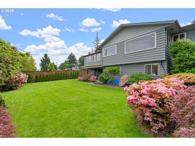 12115 Ne FREMONT St, Portland, OR 97220