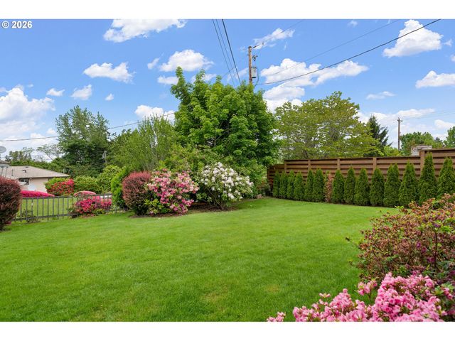 12115 Ne FREMONT St, Portland, OR 97220