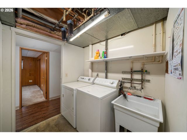 12115 Ne FREMONT St, Portland, OR 97220