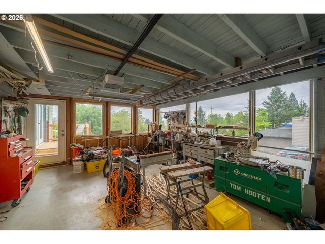 12115 Ne FREMONT St, Portland, OR 97220