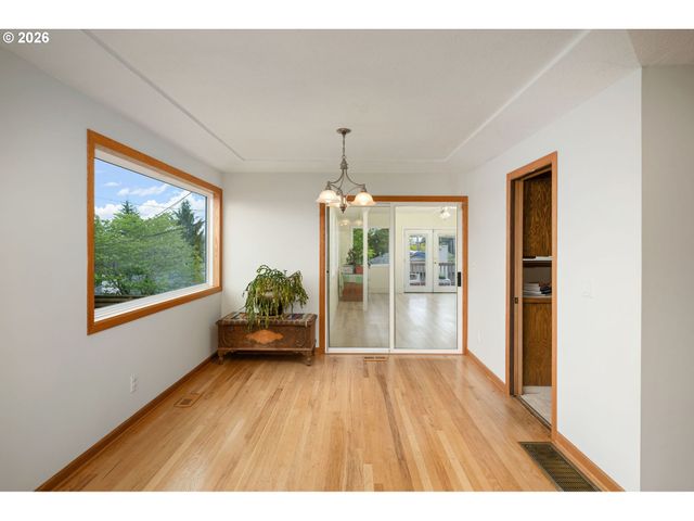 12115 Ne FREMONT St, Portland, OR 97220