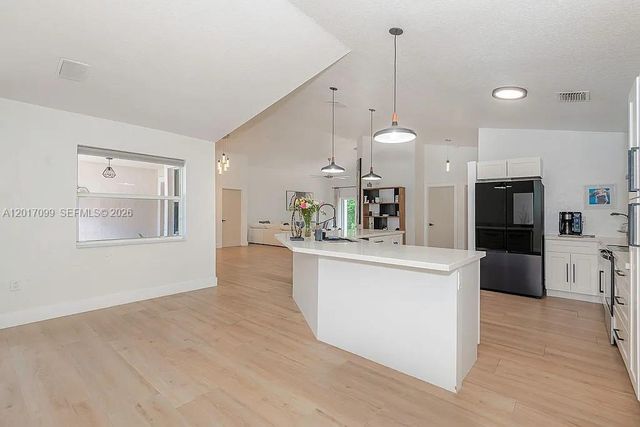 19871 SW 3rd Pl, Pembroke Pines, FL 33029