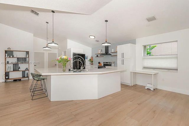 19871 SW 3rd Pl, Pembroke Pines, FL 33029