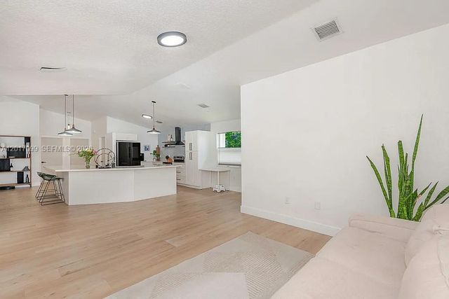 19871 SW 3rd Pl, Pembroke Pines, FL 33029