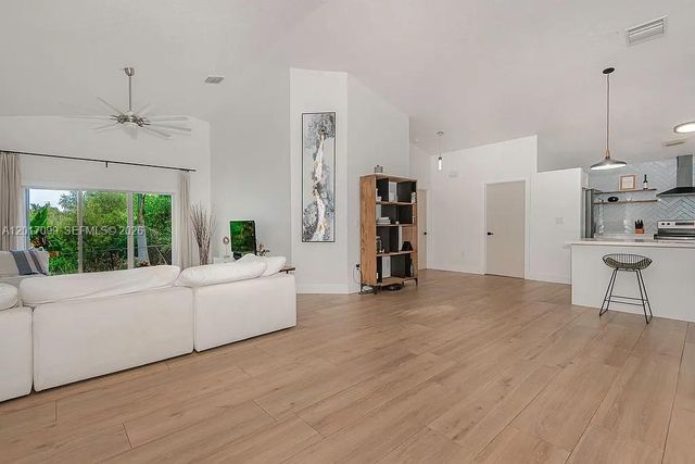 19871 SW 3rd Pl, Pembroke Pines, FL 33029
