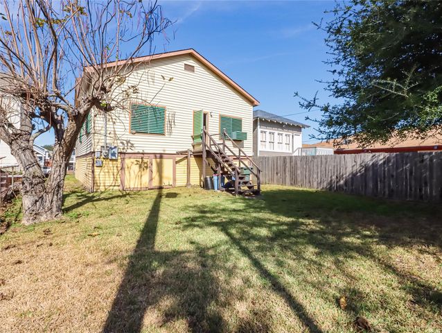 1207 Avenue M, Galveston, TX 77550