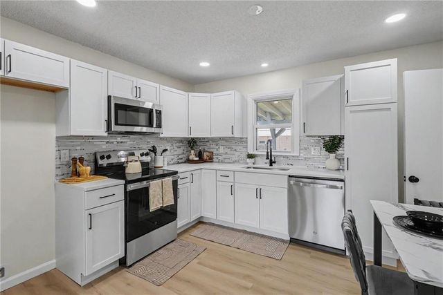 10504 E 25th Terrace, Independence, MO 64052