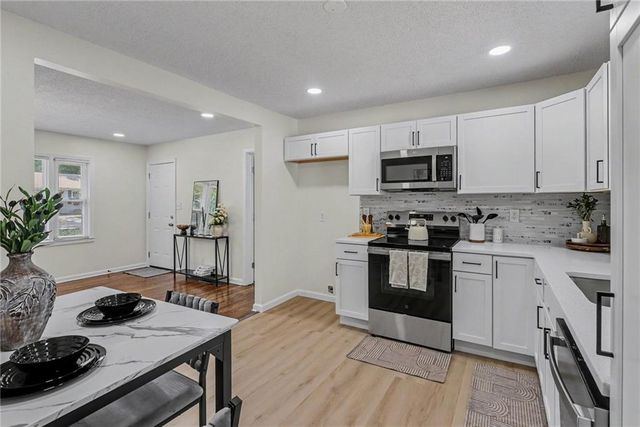 10504 E 25th Terrace, Independence, MO 64052