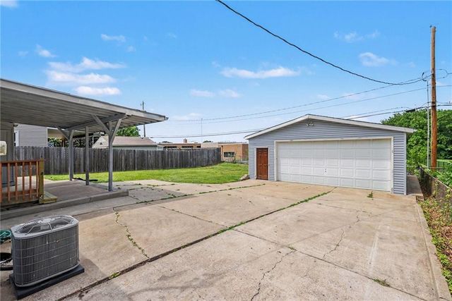 10504 E 25th Terrace, Independence, MO 64052