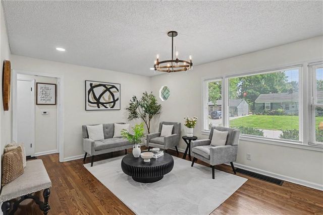 10504 E 25th Terrace, Independence, MO 64052