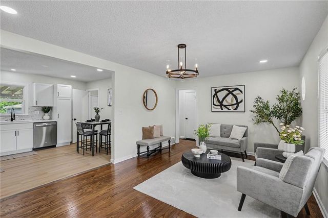 10504 E 25th Terrace, Independence, MO 64052