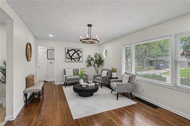 10504 E 25th Terrace, Independence, MO 64052