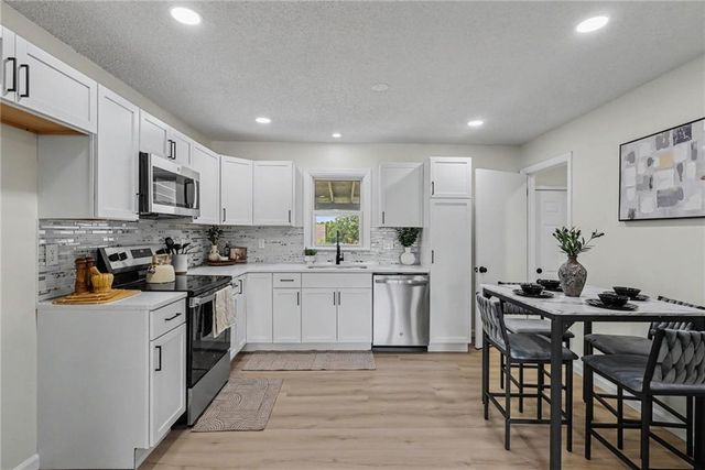 10504 E 25th Terrace, Independence, MO 64052