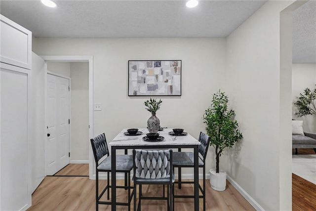 10504 E 25th Terrace, Independence, MO 64052