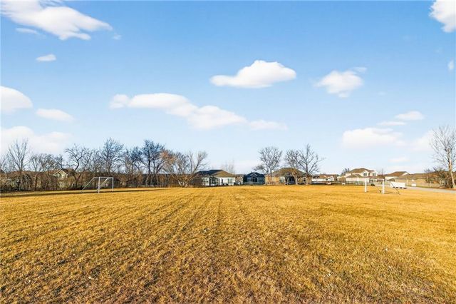 1004 SE Beatty Court, Blue Springs, MO 64014