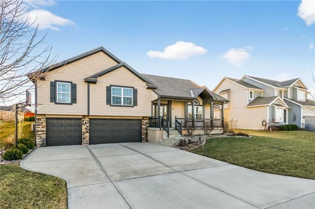 1004 SE Beatty Court, Blue Springs, MO 64014