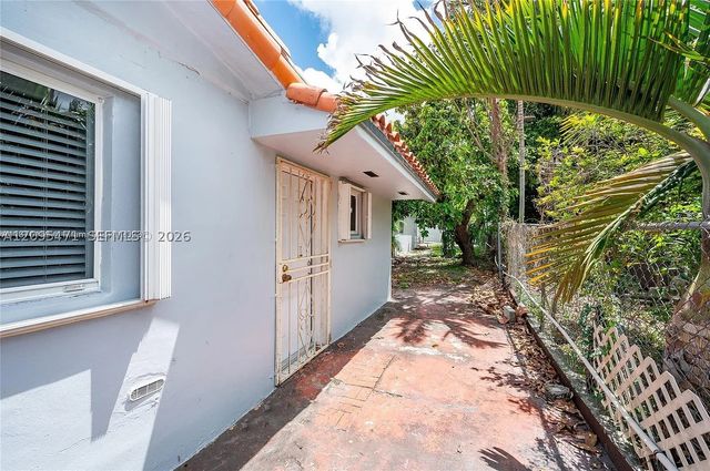 11950 SW 182nd Ter, Miami, FL 33177