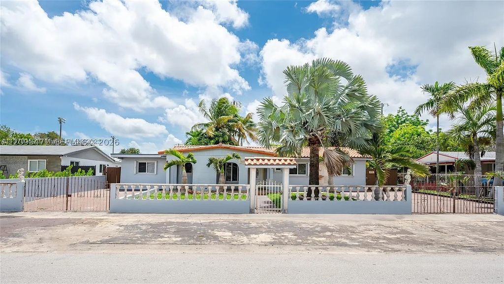 11950 SW 182nd Ter, Miami, FL 33177