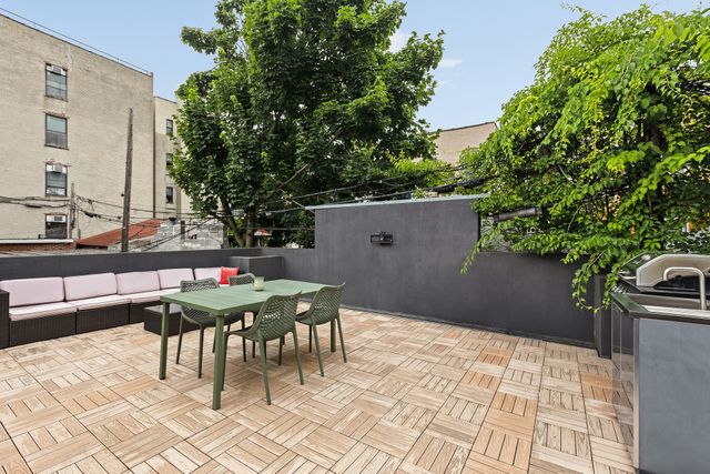 1633 CARROLL Street, New York City, NY 11213