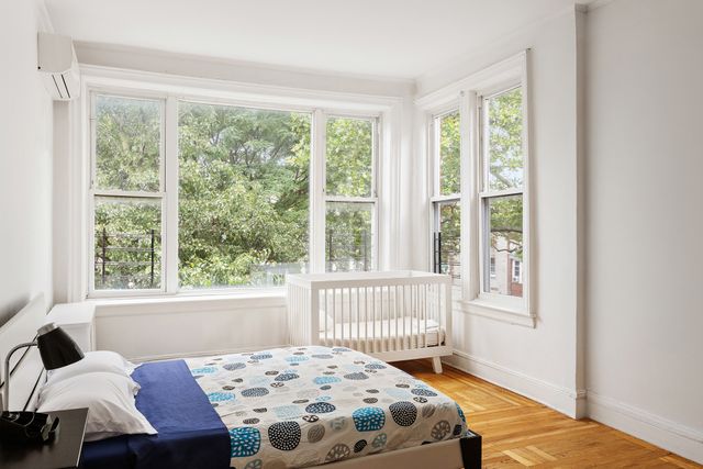 1633 CARROLL Street, New York City, NY 11213