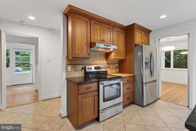 2506 N UPSHUR ST, Arlington, VA 22207