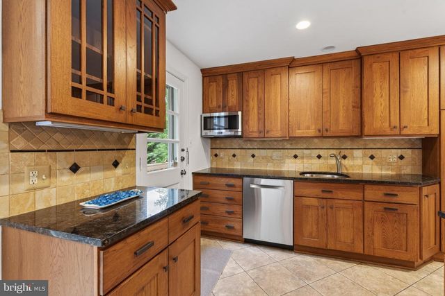 2506 N UPSHUR ST, Arlington, VA 22207