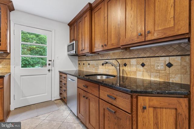 2506 N UPSHUR ST, Arlington, VA 22207