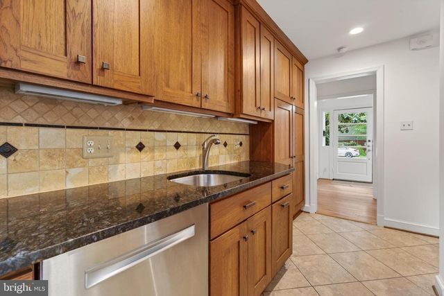 2506 N UPSHUR ST, Arlington, VA 22207