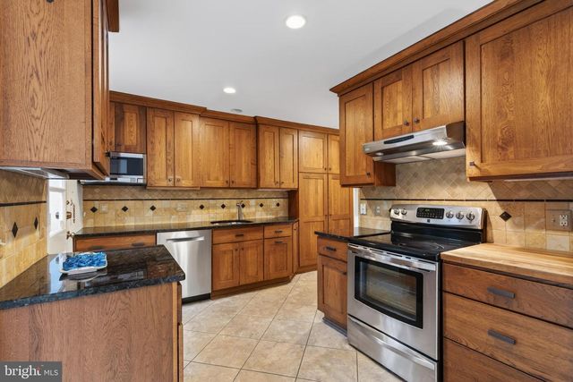 2506 N UPSHUR ST, Arlington, VA 22207