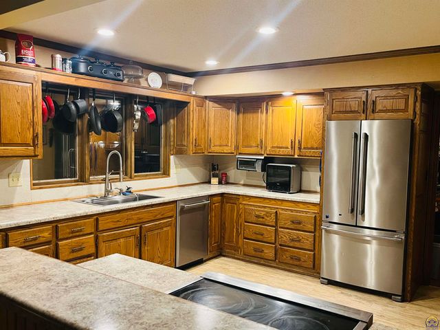 3330 SW Dukeries RD, Topeka, KS 66614