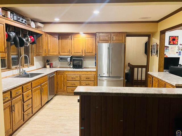 3330 SW Dukeries RD, Topeka, KS 66614