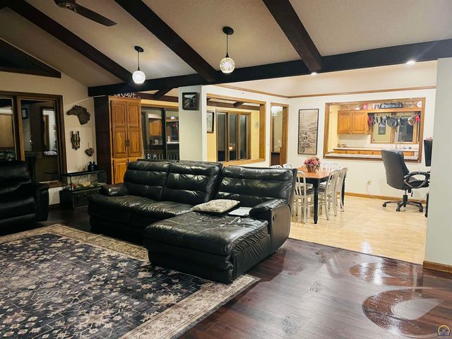 3330 SW Dukeries RD, Topeka, KS 66614