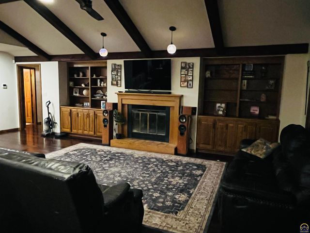 3330 SW Dukeries RD, Topeka, KS 66614