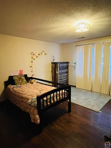 3330 SW Dukeries RD, Topeka, KS 66614