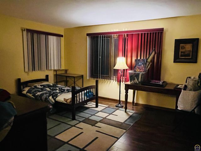 3330 SW Dukeries RD, Topeka, KS 66614