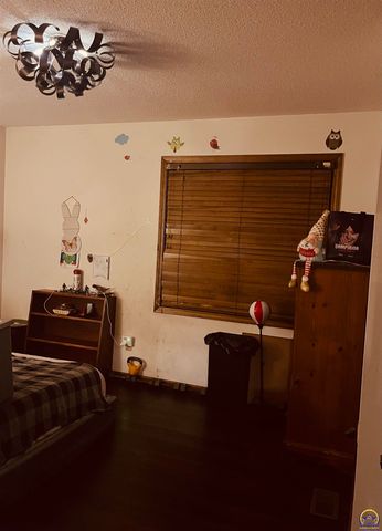 3330 SW Dukeries RD, Topeka, KS 66614