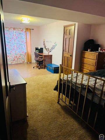 3330 SW Dukeries RD, Topeka, KS 66614