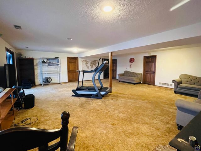 3330 SW Dukeries RD, Topeka, KS 66614