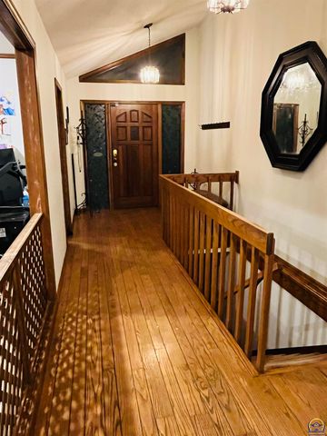 3330 SW Dukeries RD, Topeka, KS 66614