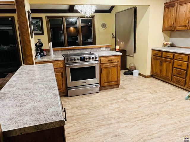 3330 SW Dukeries RD, Topeka, KS 66614