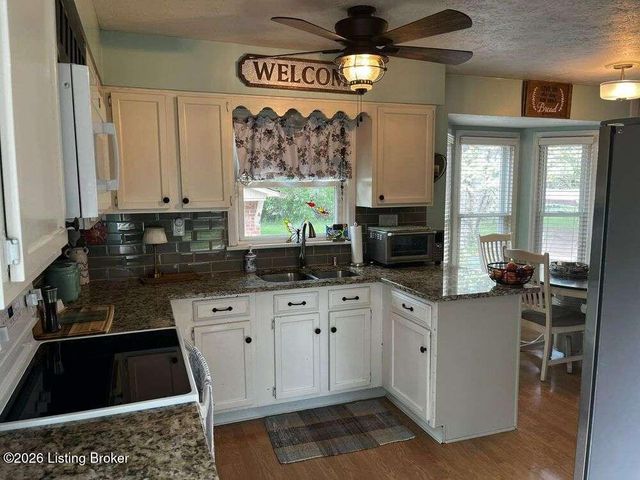 12111 Maplewood Rd, Goshen, KY 40026
