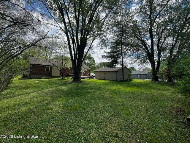 12111 Maplewood Rd, Goshen, KY 40026